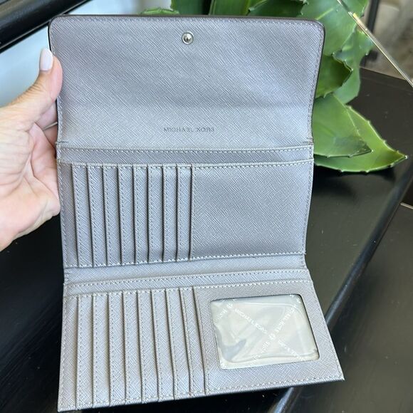 Michael Kors Genuine Leather Neutral Gray Wallet Clutch Organizer - Picture 4 of 5